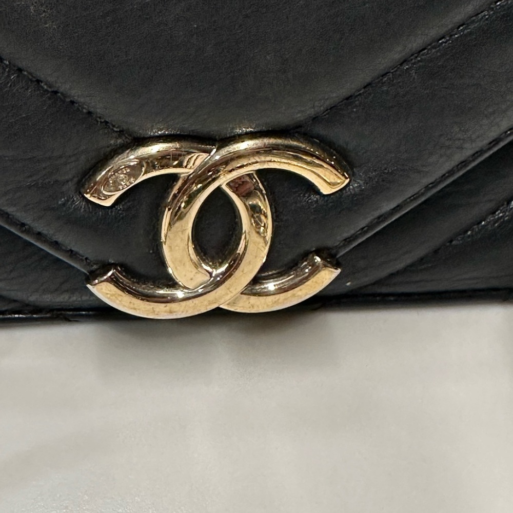 CHANEL Quilted Chevron Calfskin Small Single Flap Black Crossbody Bag + Dust Bag - Picture 7 of 15